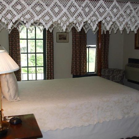 Wayside Inn Middletown ภายนอก รูปภาพ