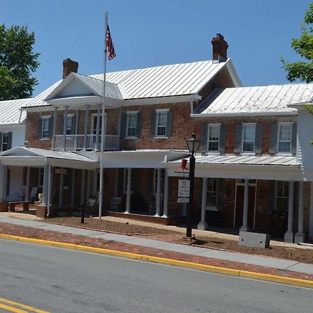 Wayside Inn Middletown ภายนอก รูปภาพ