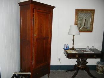 Wayside Inn Middletown ภายนอก รูปภาพ
